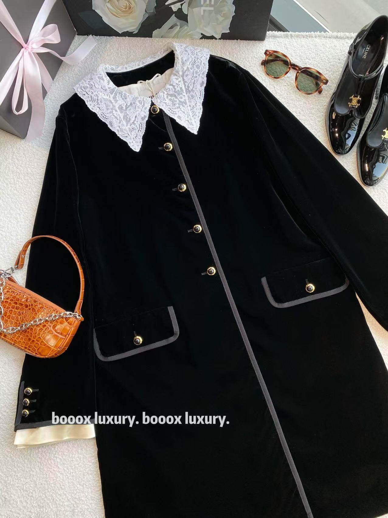 95新 MIU MIU/缪缪 cc1198 粘胶纤维 黑色天鹅绒大衣 42码 微瑕