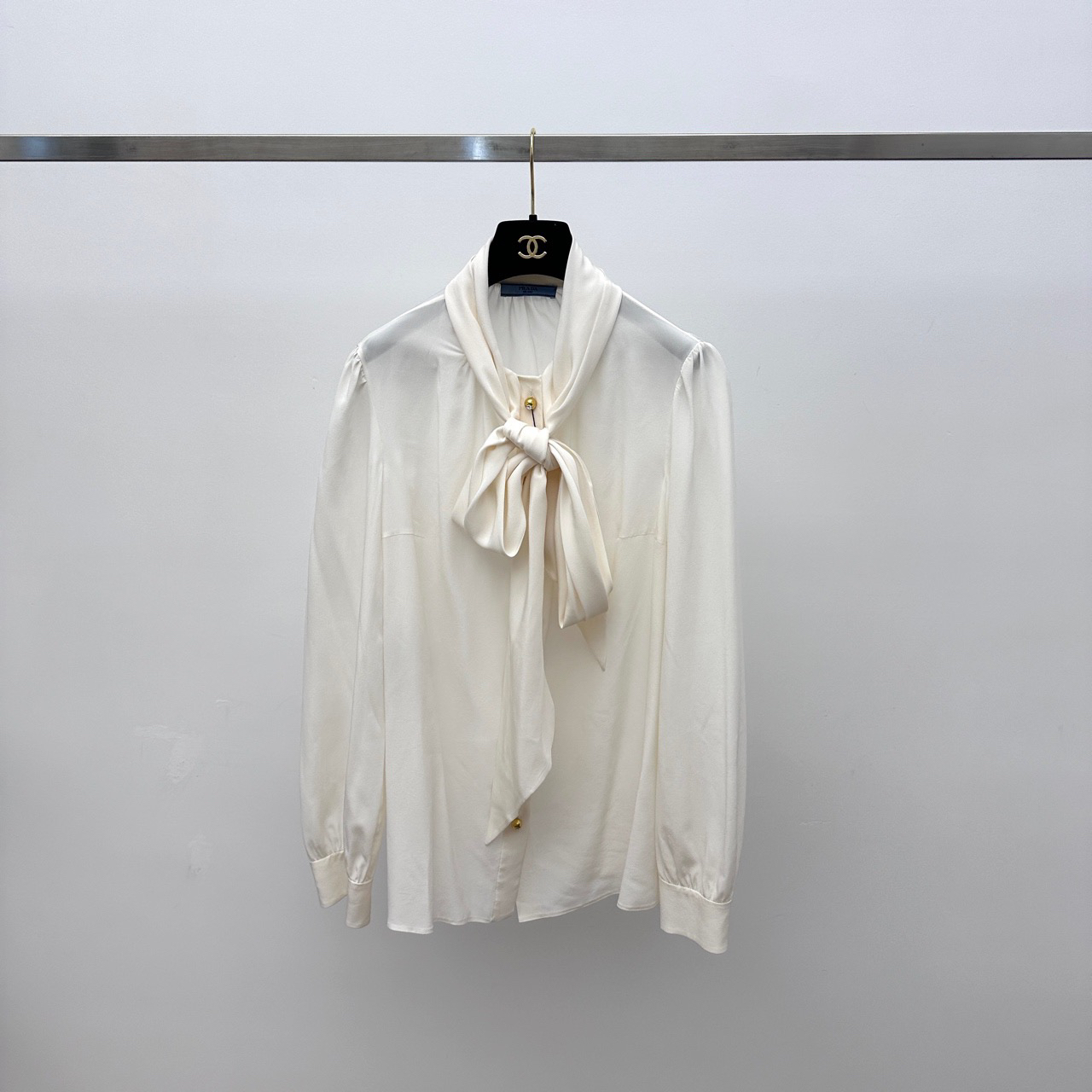 99新 Prada/普拉达 米色系带衬衣 40码 02751