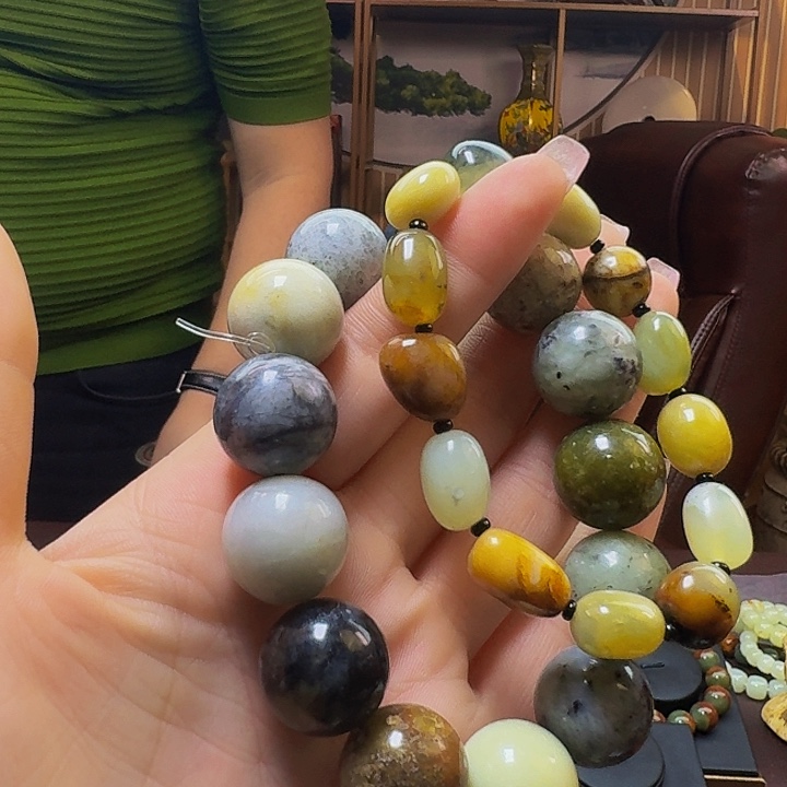 蛇纹石玉手串未镶嵌