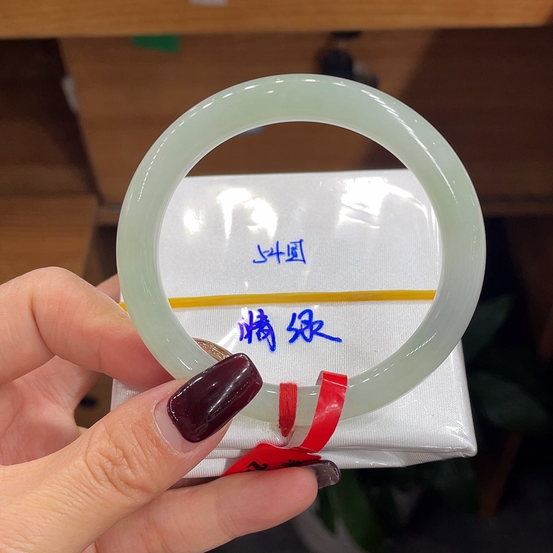 翡翠手镯未镶嵌天然翡翠