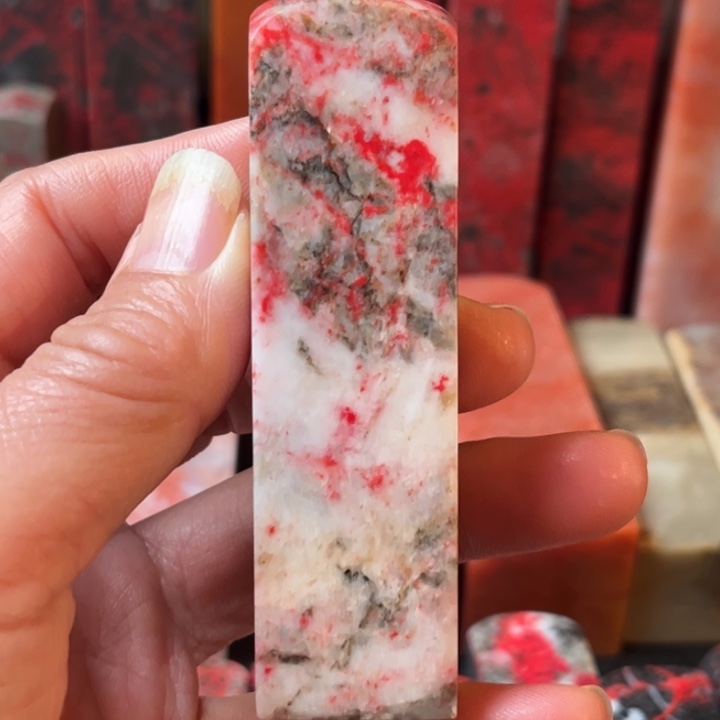 鸡血石鸡血石软刚玉鸡血石