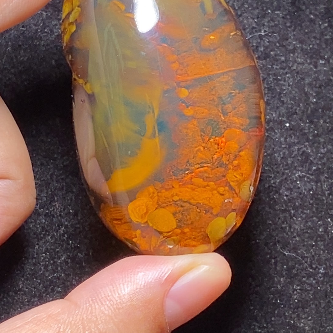 未镶嵌琥珀珠宝奇石