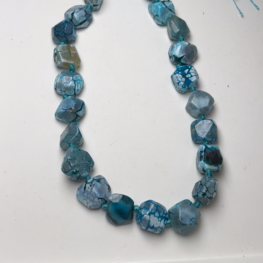 玛瑙/玉髓合金珠宝半成品G146。14.5mm天然龙鳞纹玛瑙随形一条