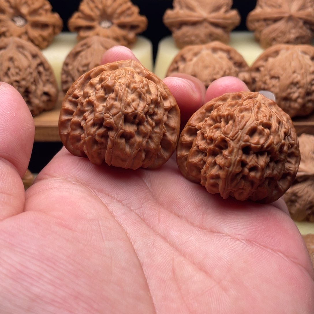 文玩核桃吊坠张**39全品三角白