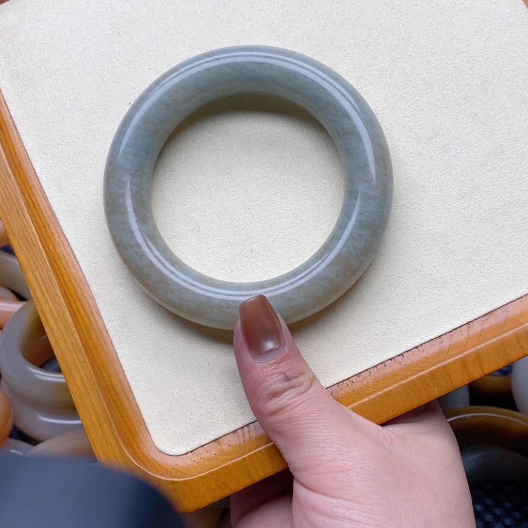 梦***影石英质玉（佘太翠）未镶嵌手镯