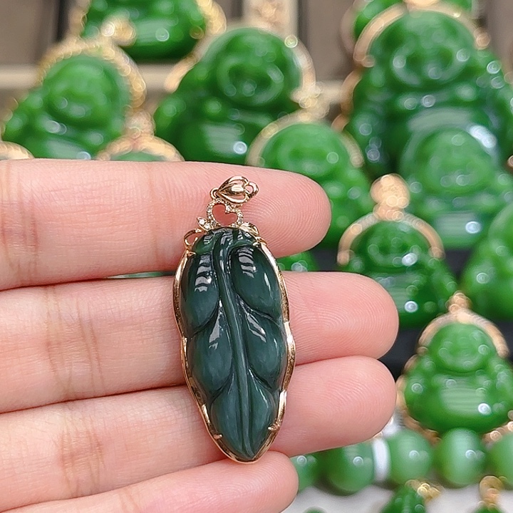 和田玉（碧玉）颈饰18K金镶嵌瓷蓝猫眼金镶叶子