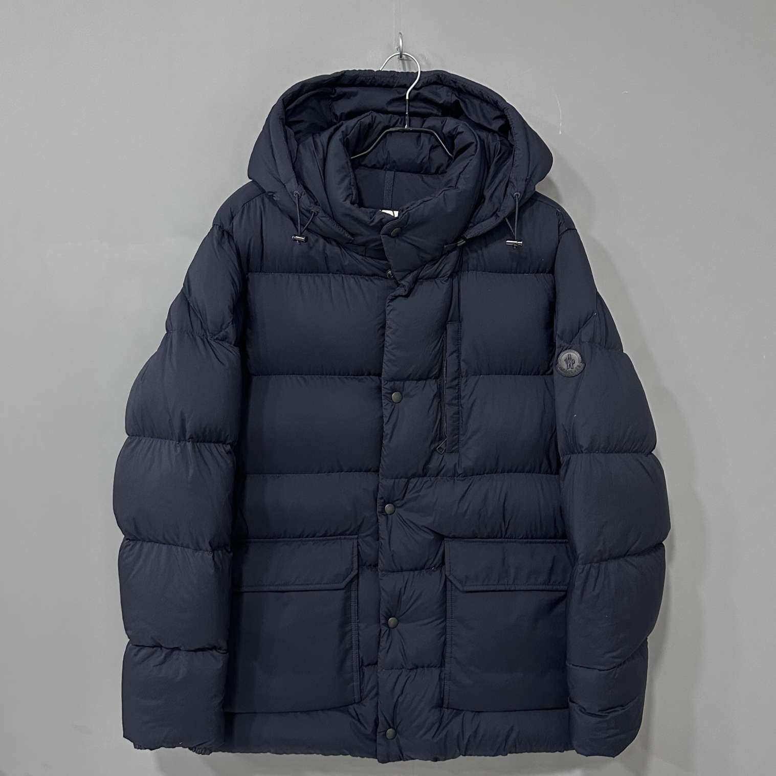 99新 MONCLER cailley 深蓝色徽标大码羽绒服/5码/63577