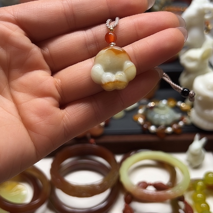 蛇纹石玉吊坠未镶嵌