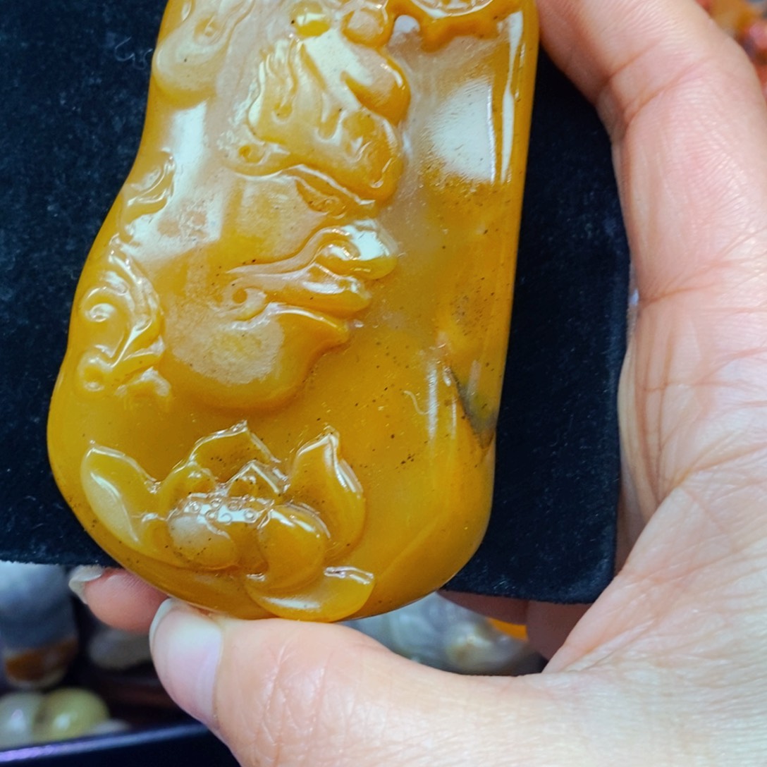 未镶嵌石英质玉（黄龙玉）项链