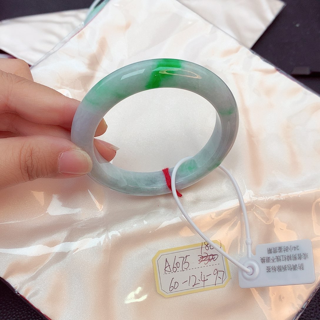 翡翠手镯未镶嵌天然缅甸翡翠A货