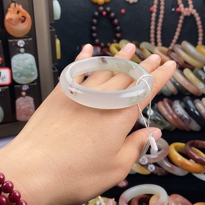 J***e石英质玉未镶嵌手镯
