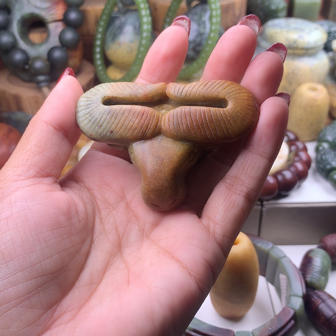 艾***茗岫岩河磨玉（透闪石质玉）未镶嵌手串