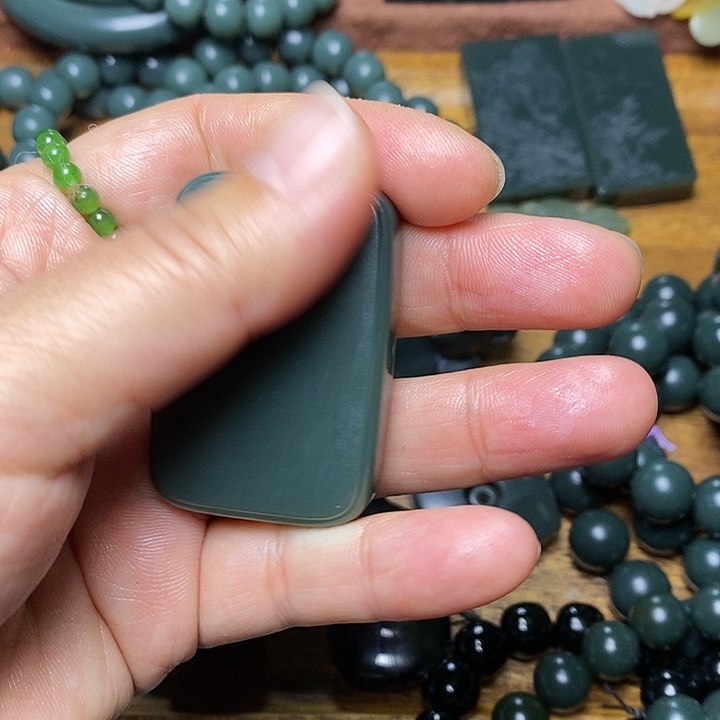 和***样和田玉（青玉）未镶嵌颈饰和田玉青海格尔木蓝调牌子48克