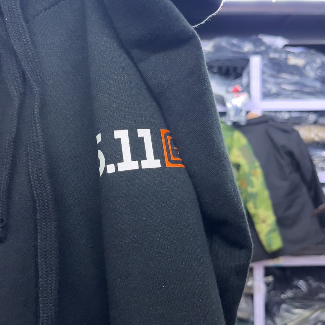 尺***焦511黑色卫衣一件m码