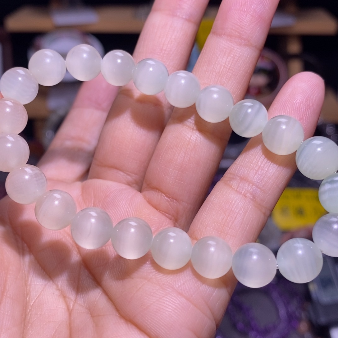 水晶手串未镶嵌18绿纹石8+