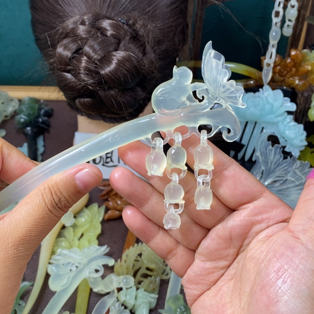 一***朵未镶嵌蛇纹石玉发饰