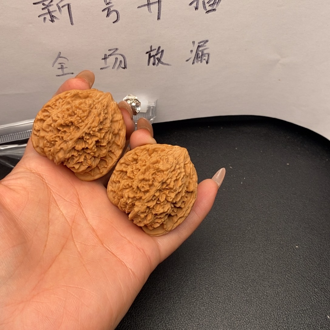 萬***年文玩核桃把件满天星