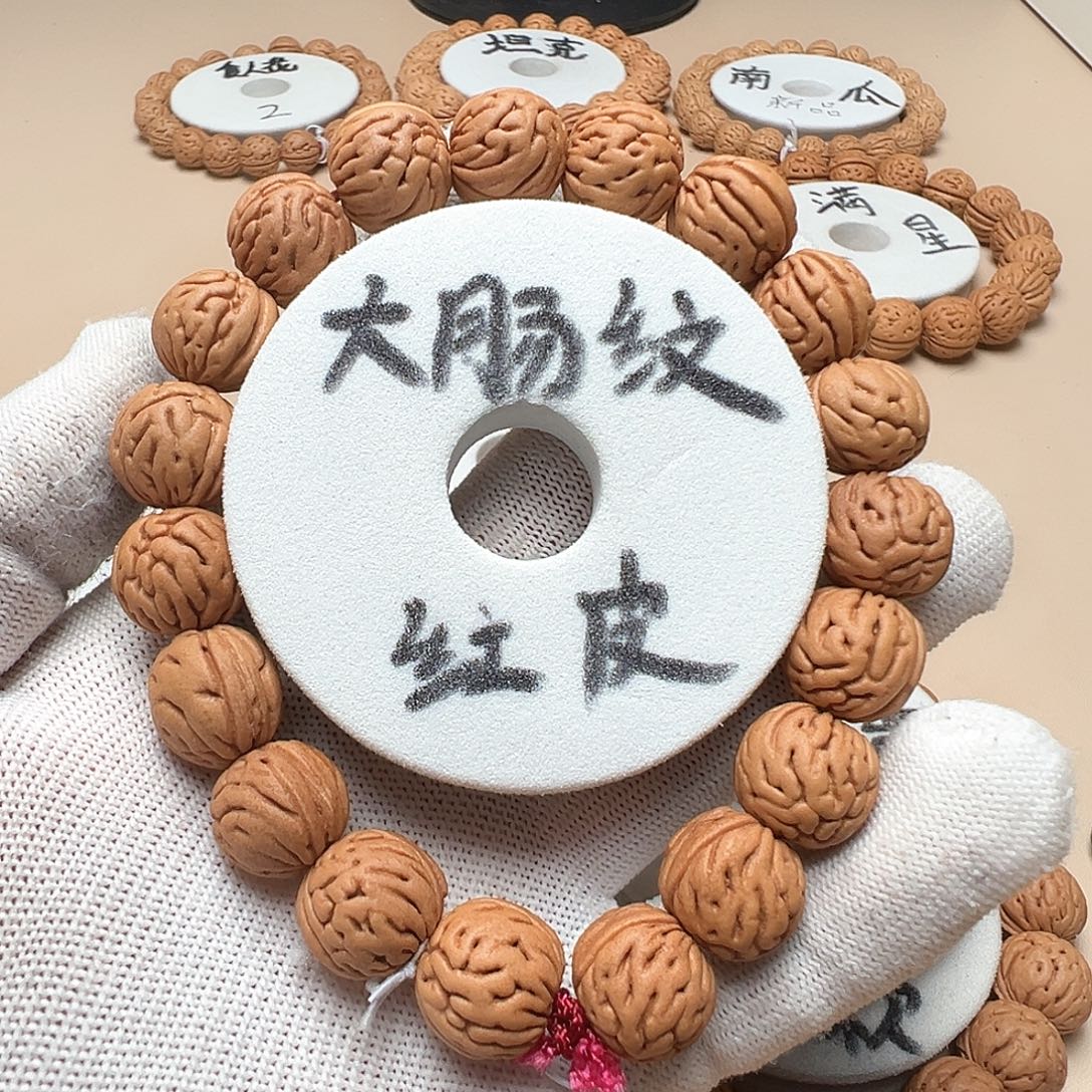 即***哥桃核手串1.4红皮大肠纹