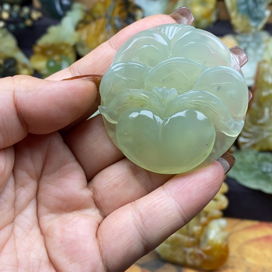 蛇纹石玉颈饰未镶嵌