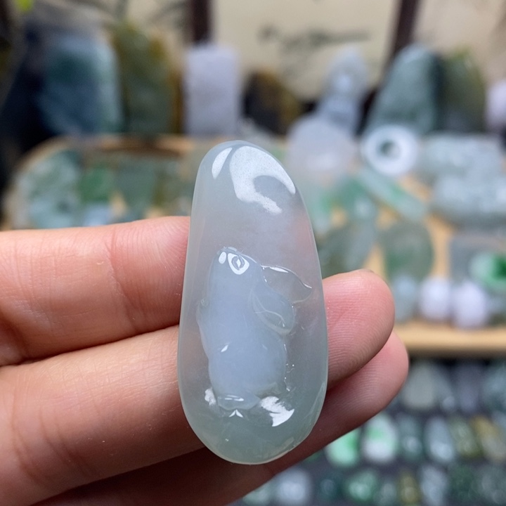 翡翠未镶嵌颈饰兔子