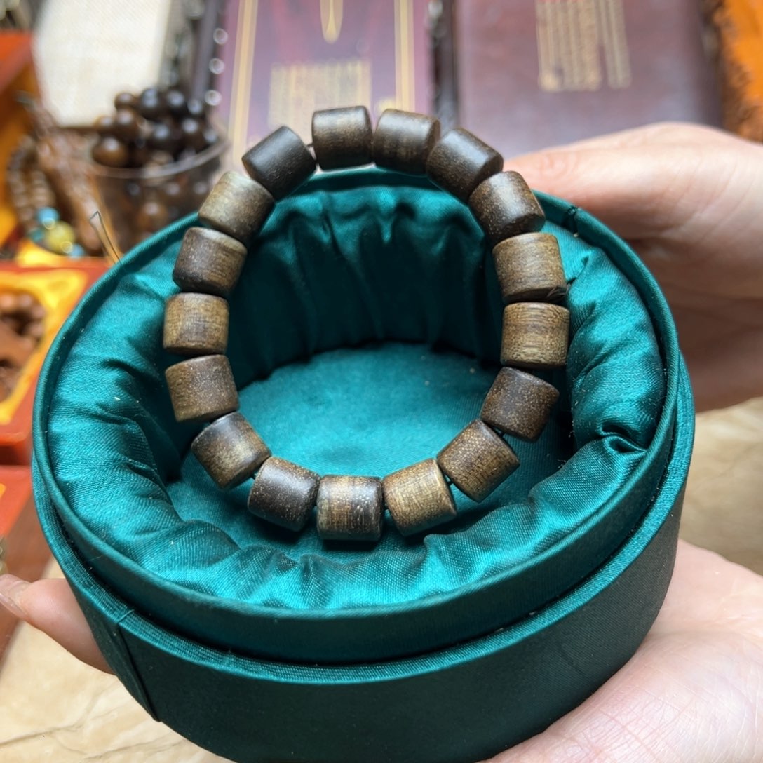 大叶紫檀（黑酸枝木类）