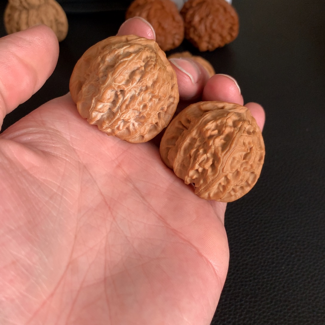 文玩核桃把件养**核三角白38