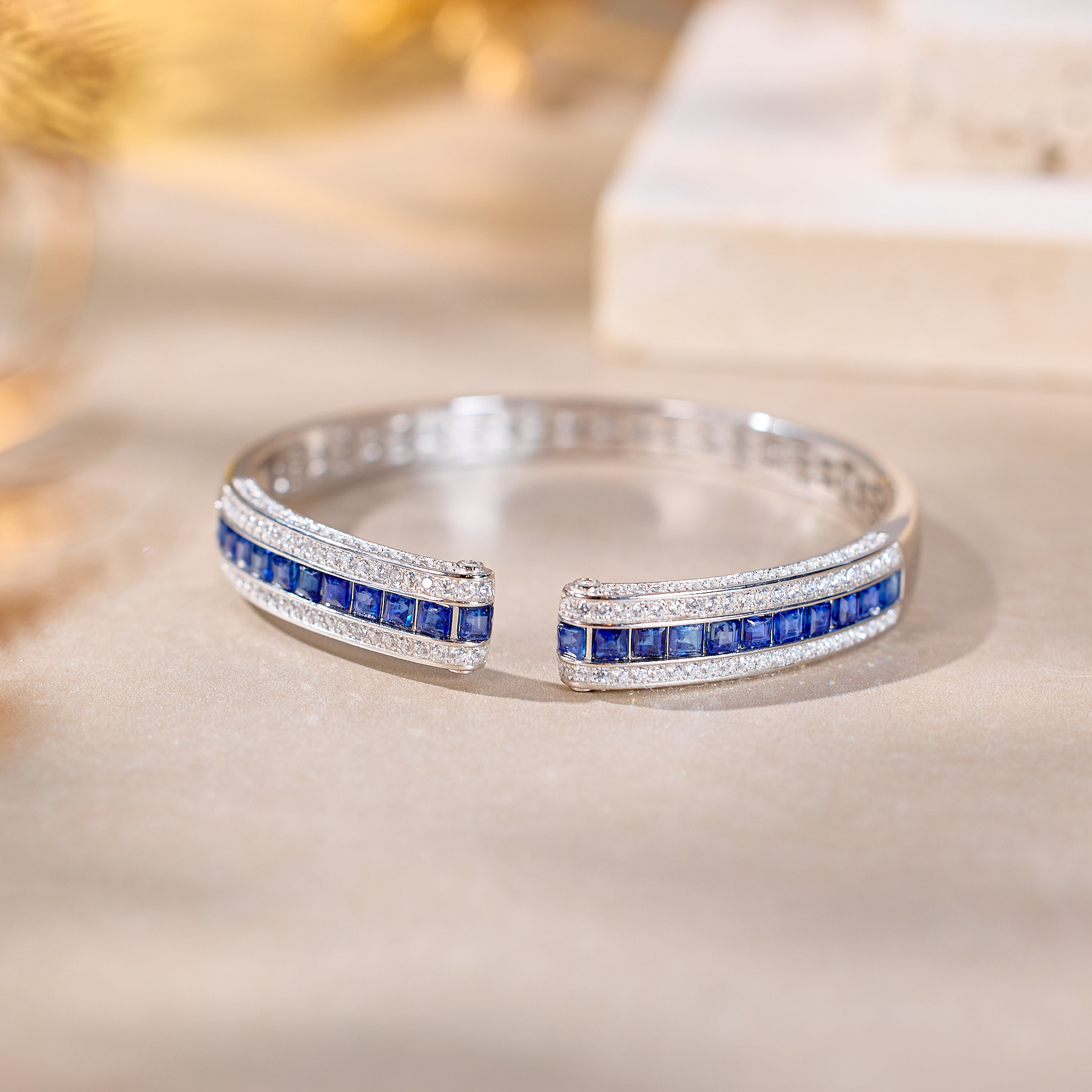 【歪歪】蓝宝石方3手镯（白）（多样性发一）XB-H9035