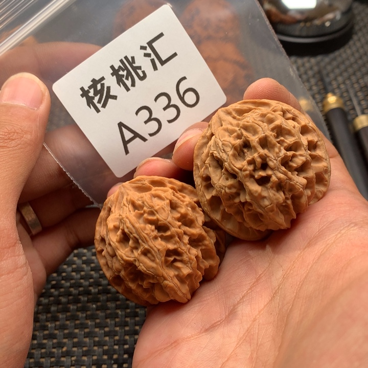 文玩核桃吊坠苹果