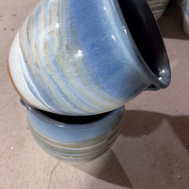 紫砂口径18高度20两只小瑕疵