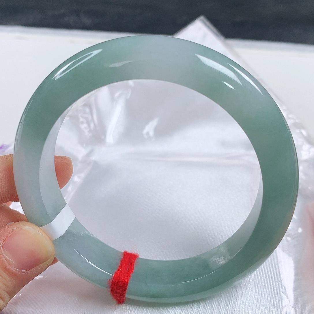 翡翠手镯未镶嵌冬**草 正圈