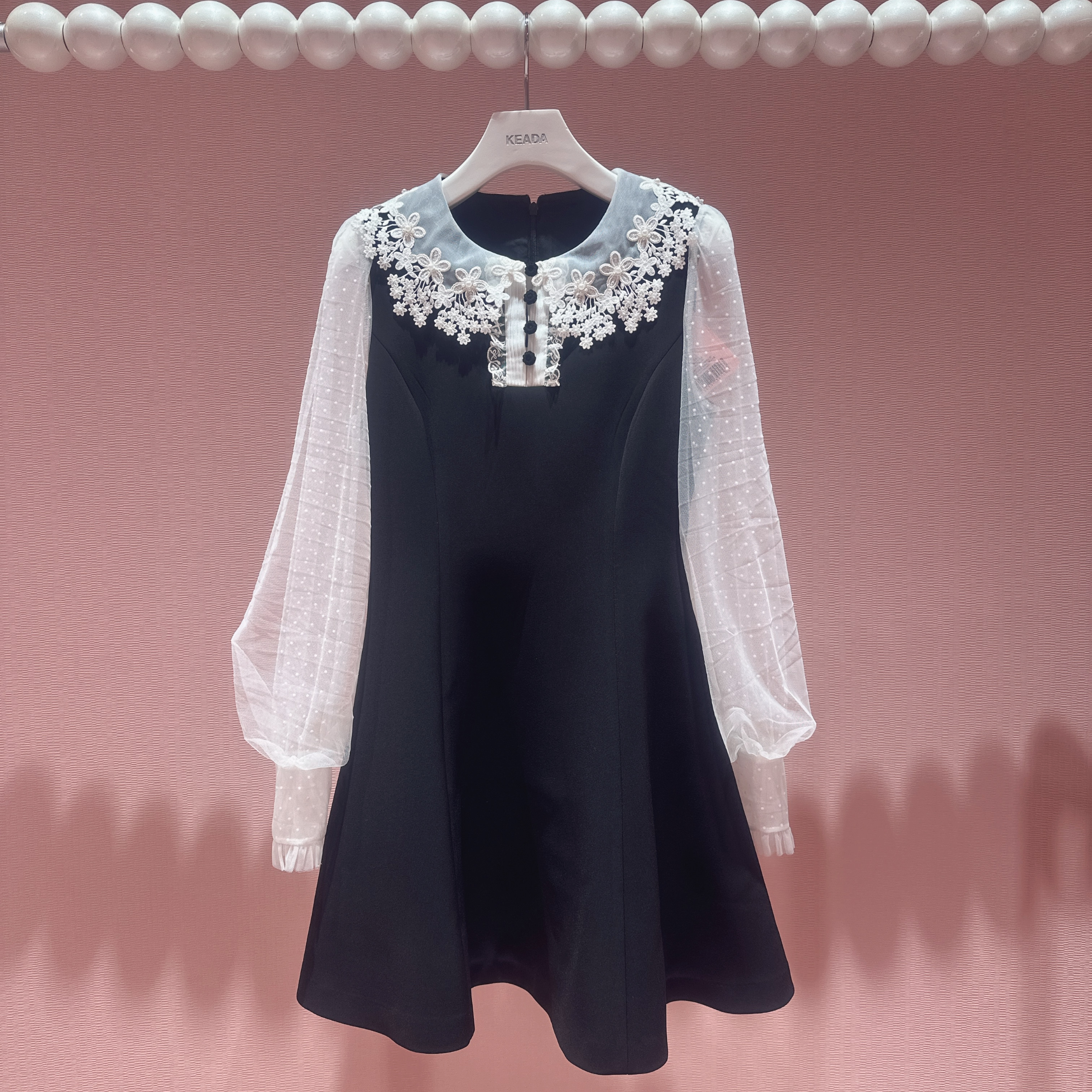 KEADA连衣裙法式复古蕾丝花簇精致珍珠撞色收腰连衣裙KSD4089375