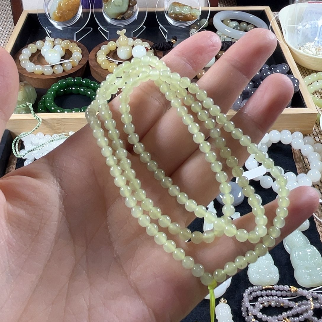 郭***儿和田玉未镶嵌颈饰