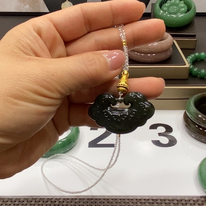 东陵石颈饰未镶嵌