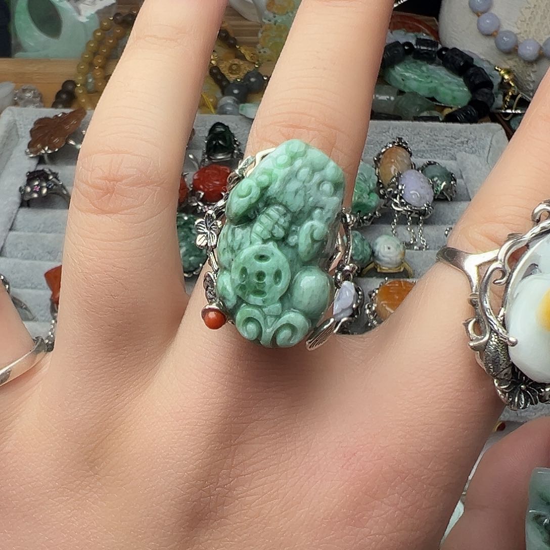 翡翠吊坠(赠链)未镶嵌周*吊坠