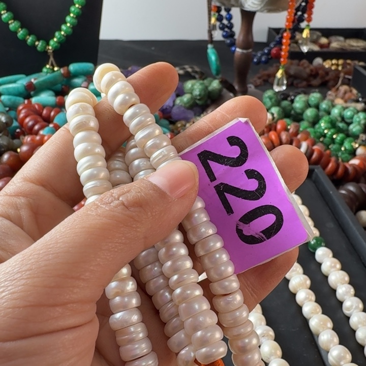 果***树玛瑙/玉髓未镶嵌颈饰