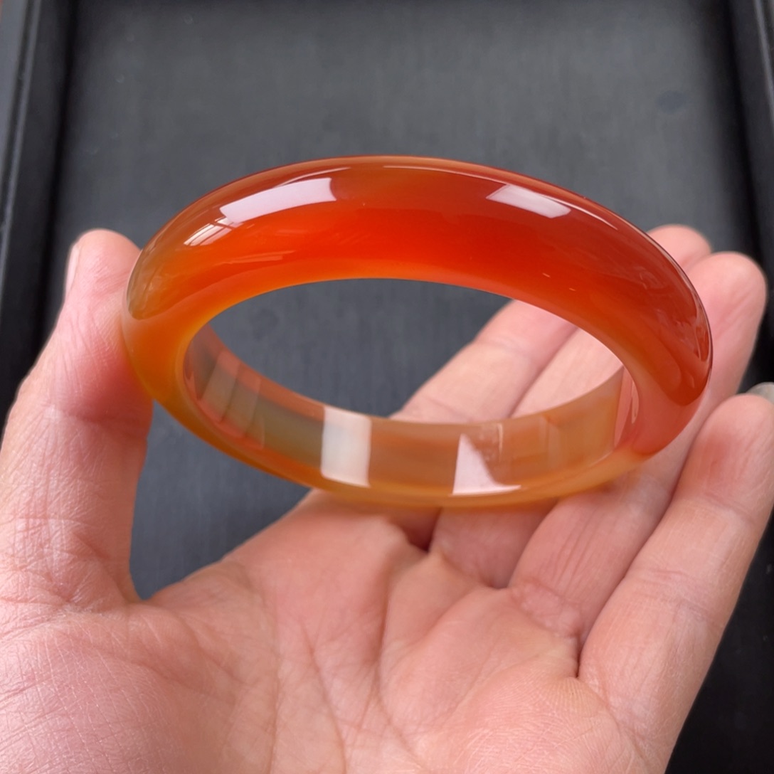 玛瑙/玉髓手镯未镶嵌你****？