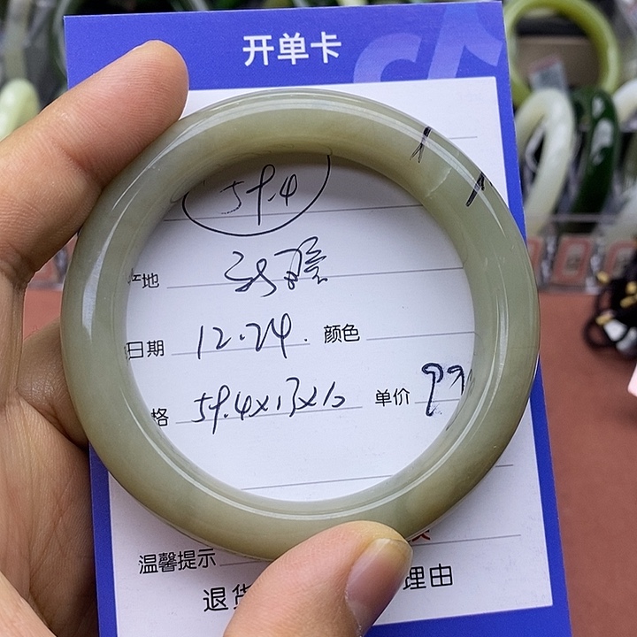 和田玉未镶嵌手镯