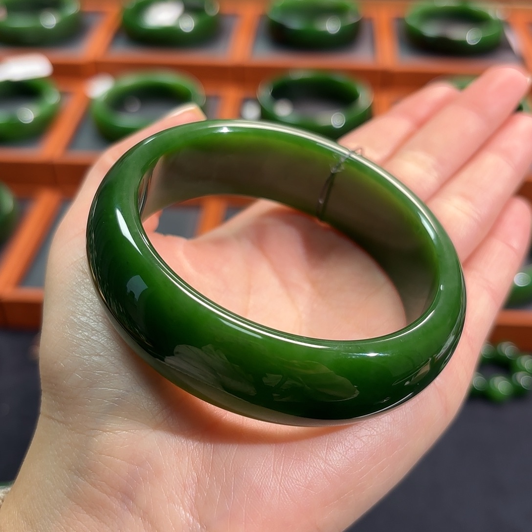 和田玉（碧玉）未镶嵌手镯经典菠菜绿/