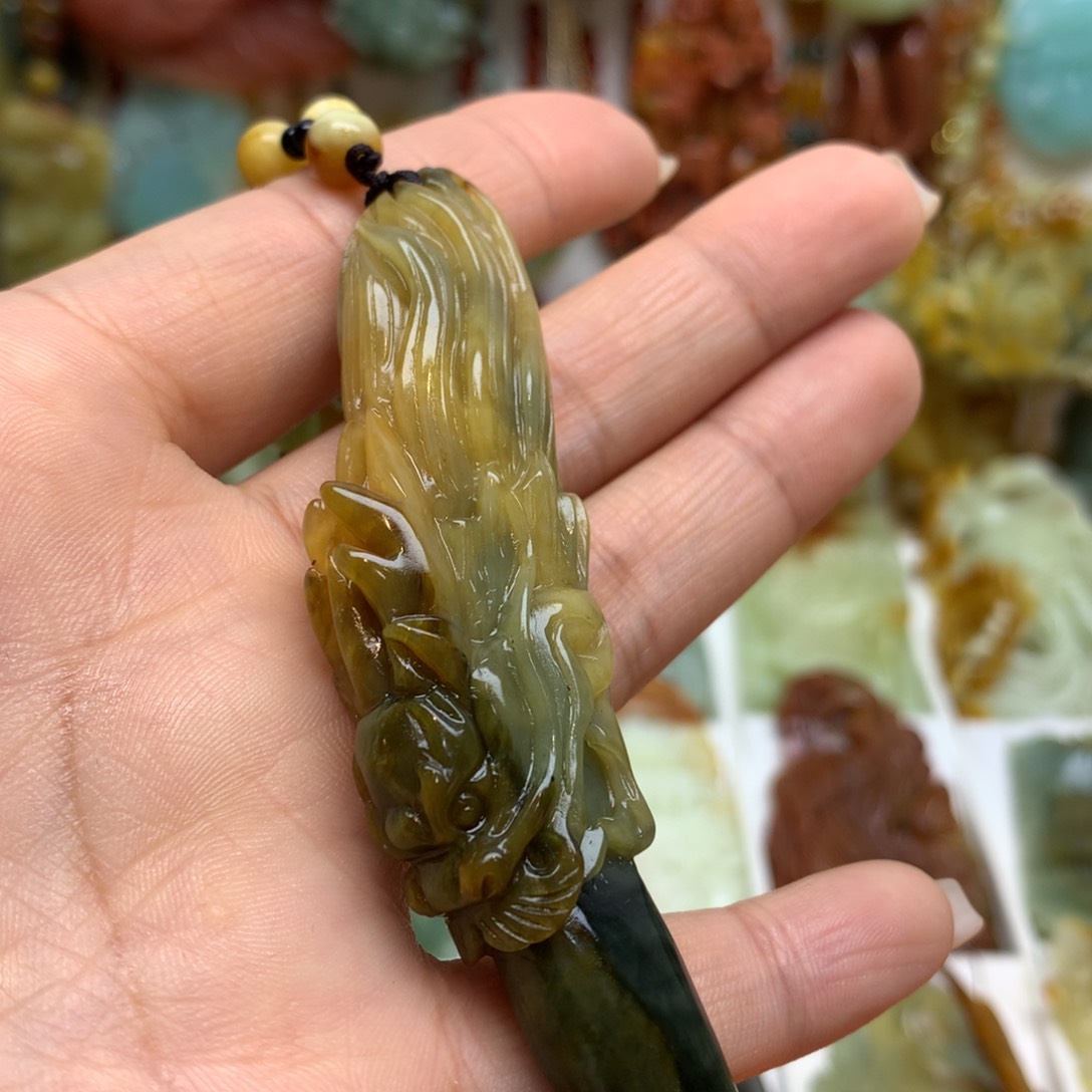 蛇纹石玉颈饰未镶嵌