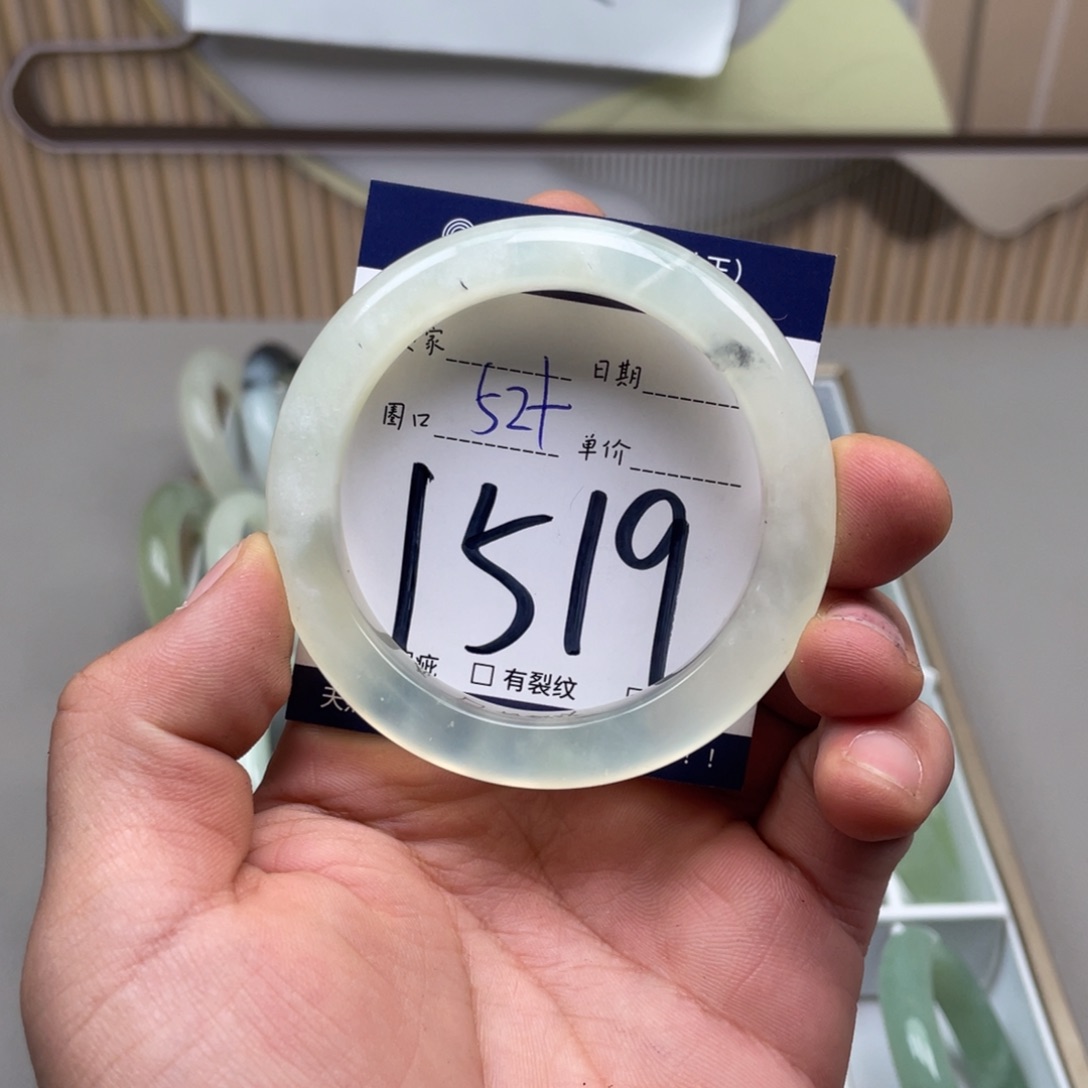 岫玉手镯手镯未镶嵌