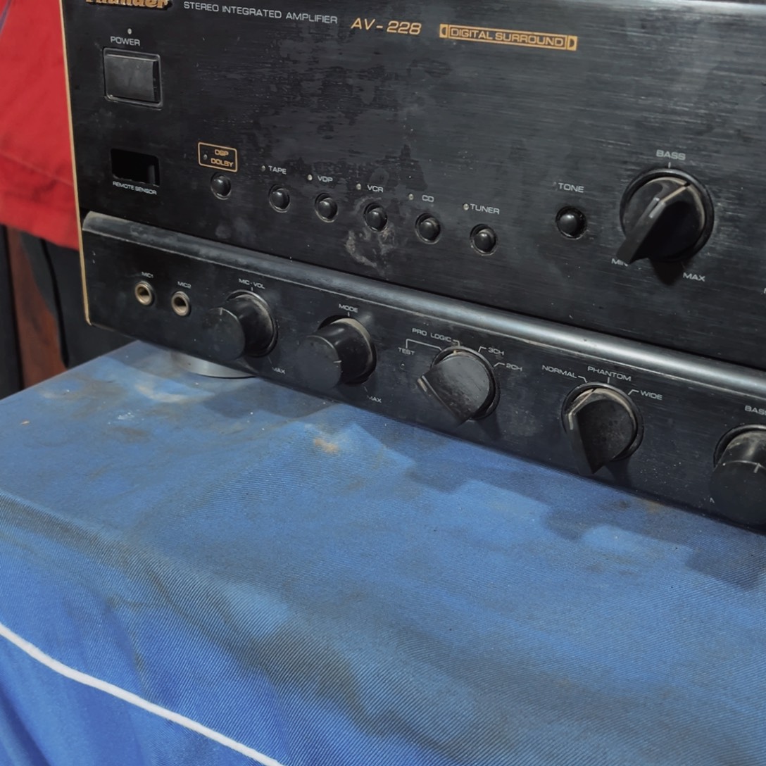 8新一个配件功放机，通电，坏的，包邮