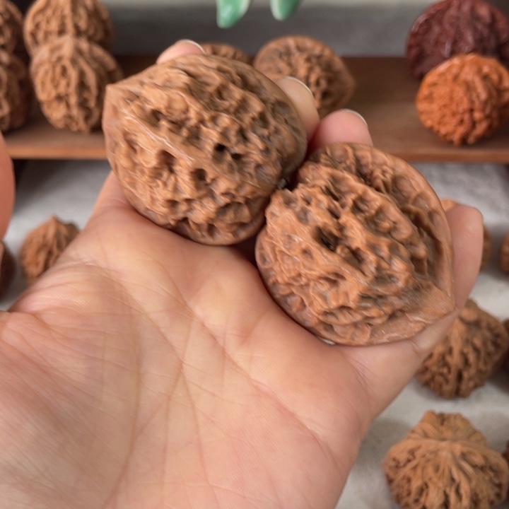 木质类秦岭山脉水晶狮子头