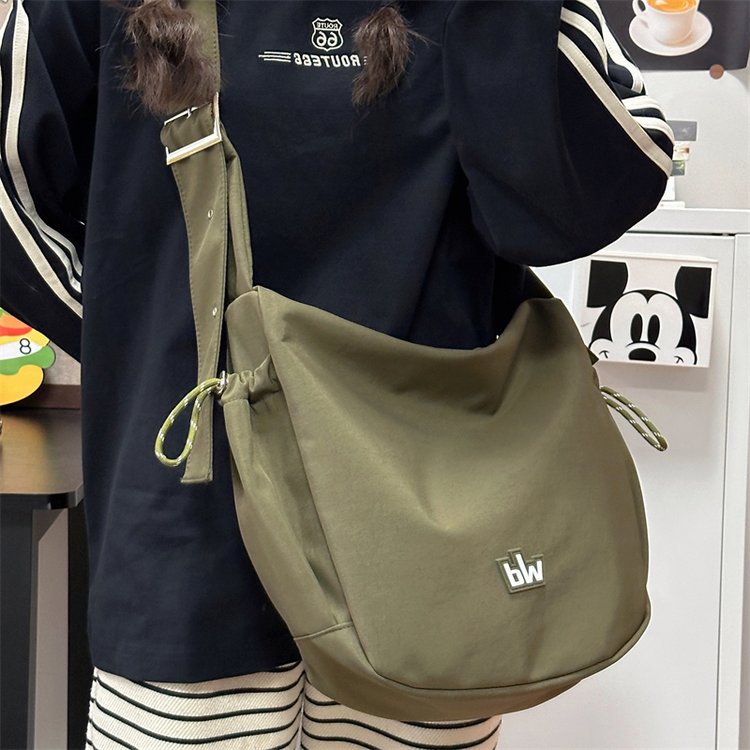 十八家少年挎包日常出行户外旅行挎包男女通用运动时尚休闲百搭