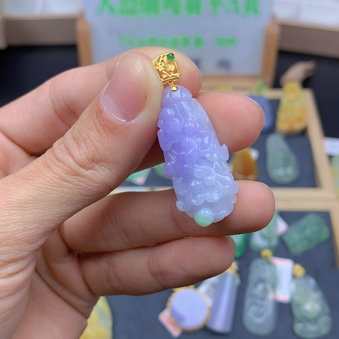 翡翠颈饰18K金镶嵌翡翠