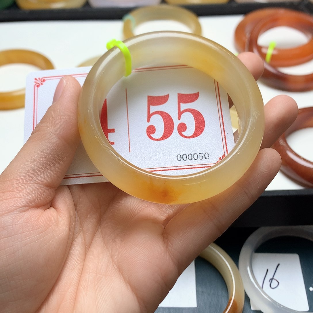 未镶嵌石英质玉（黄龙玉）手镯1*°