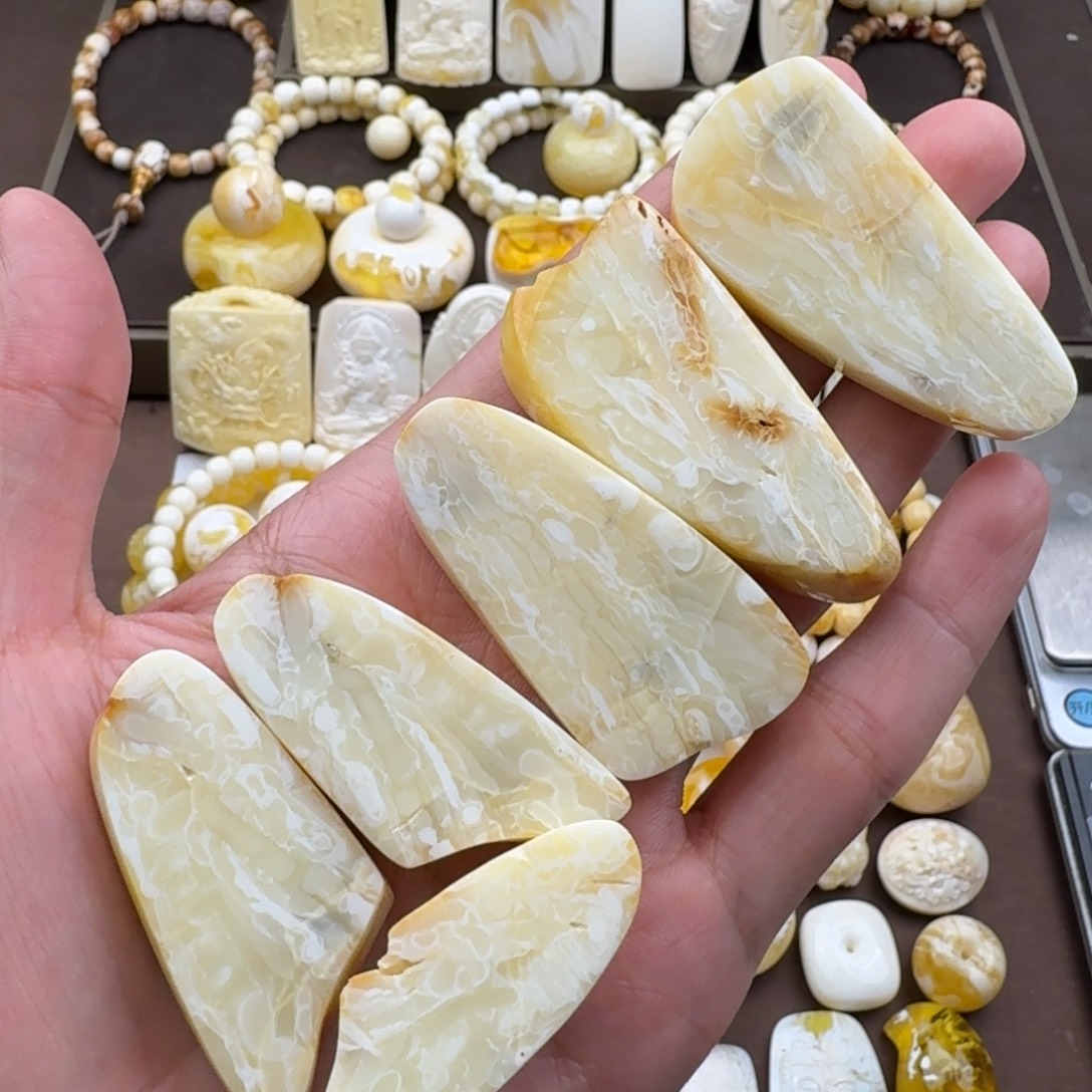 未镶嵌琥珀裸石蜜蜡