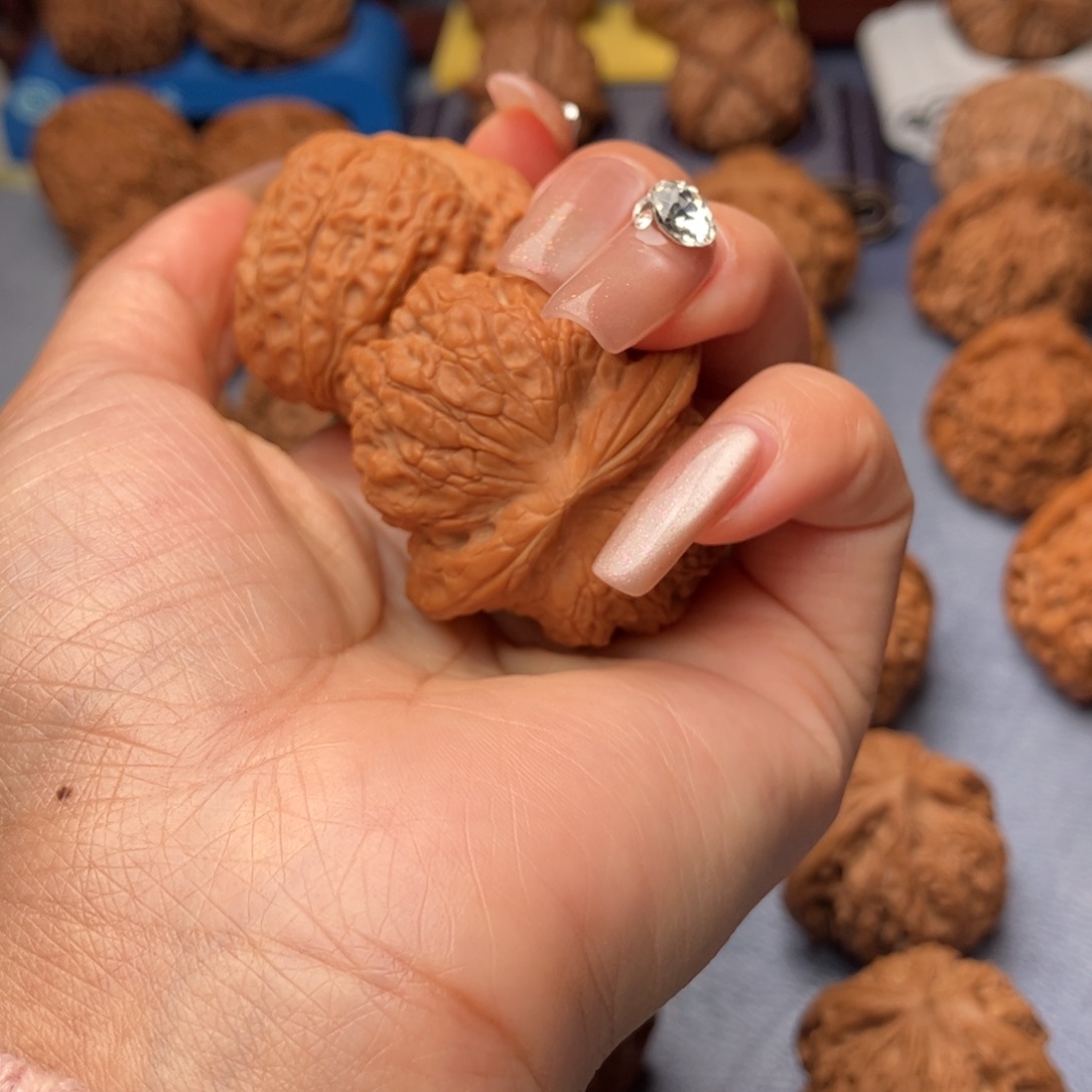 文玩核桃把件李*鹏血麒麟