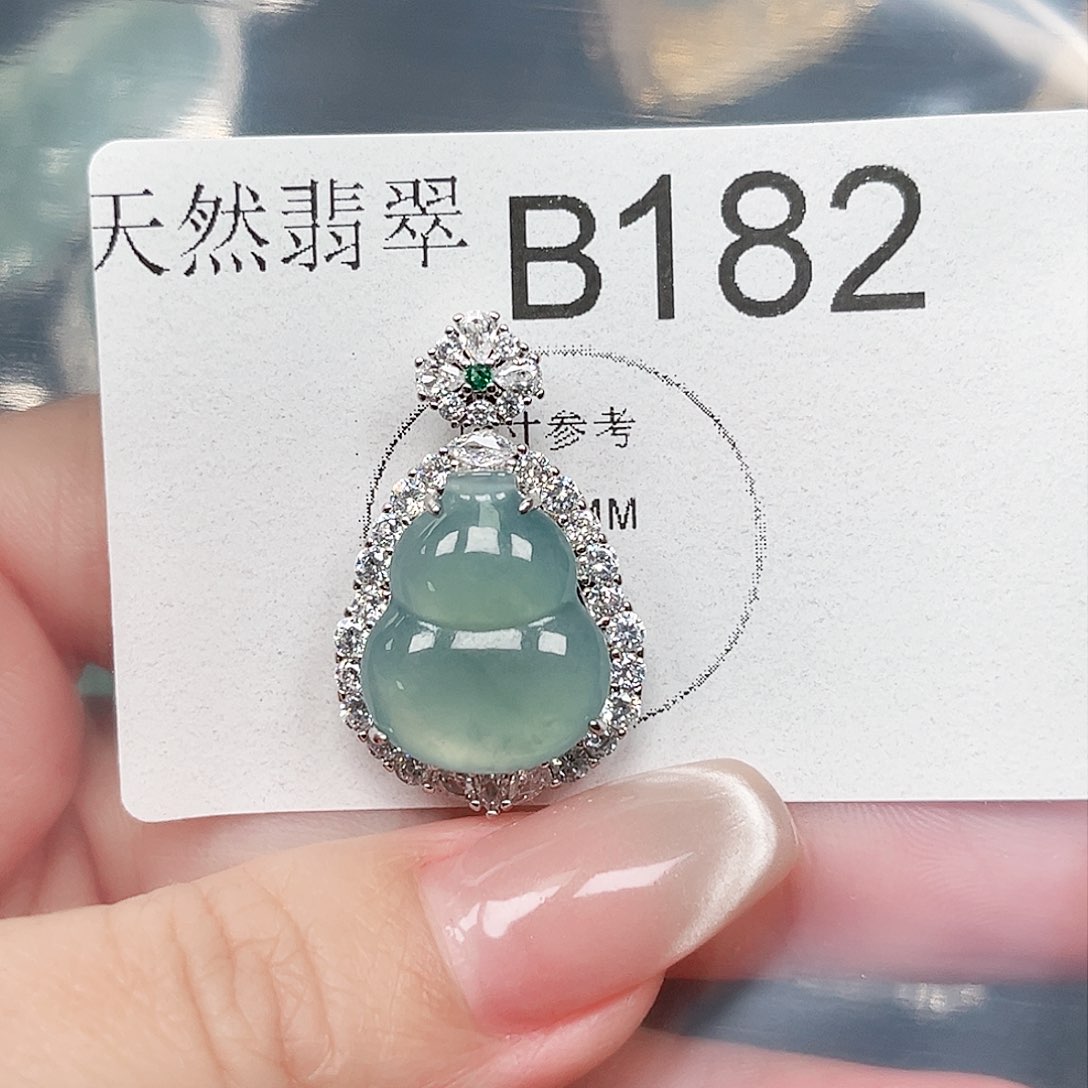 翡翠颈饰未镶嵌赠皮绳182