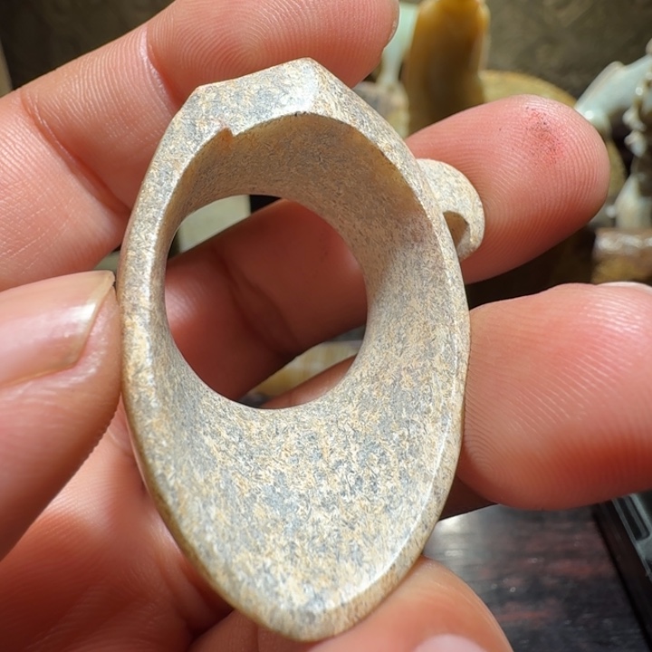 辉***煌和田玉（糖玉）未镶嵌颈饰