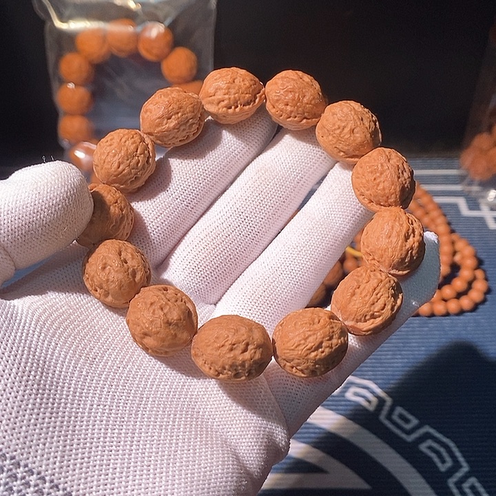 文玩核桃手串……20